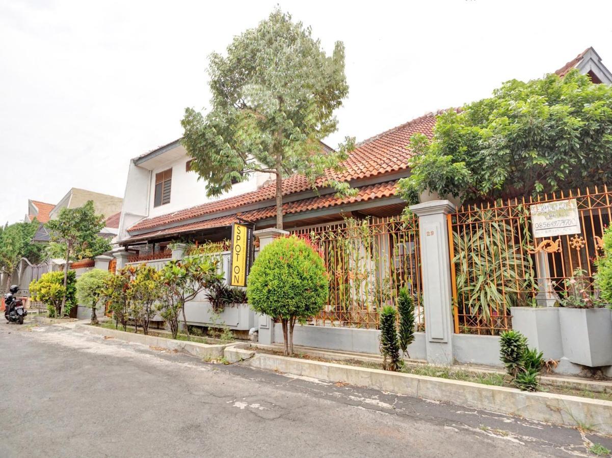 Oyo Life 90539 Taman Borobudur Guest House Syariah Blimbing  Exterior foto