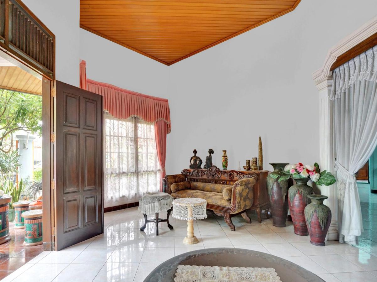 Oyo Life 90539 Taman Borobudur Guest House Syariah Blimbing  Exterior foto
