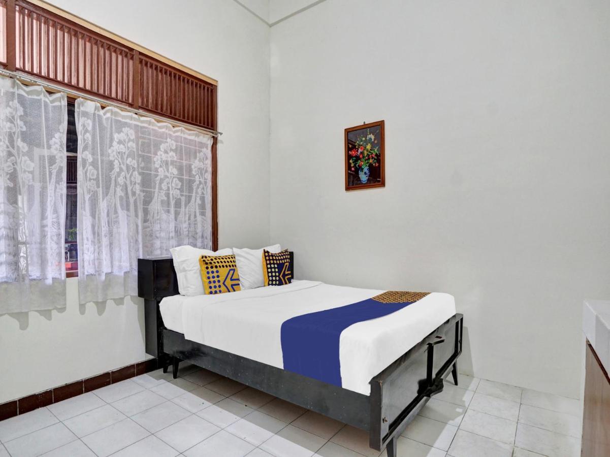Oyo Life 90539 Taman Borobudur Guest House Syariah Blimbing  Exterior foto